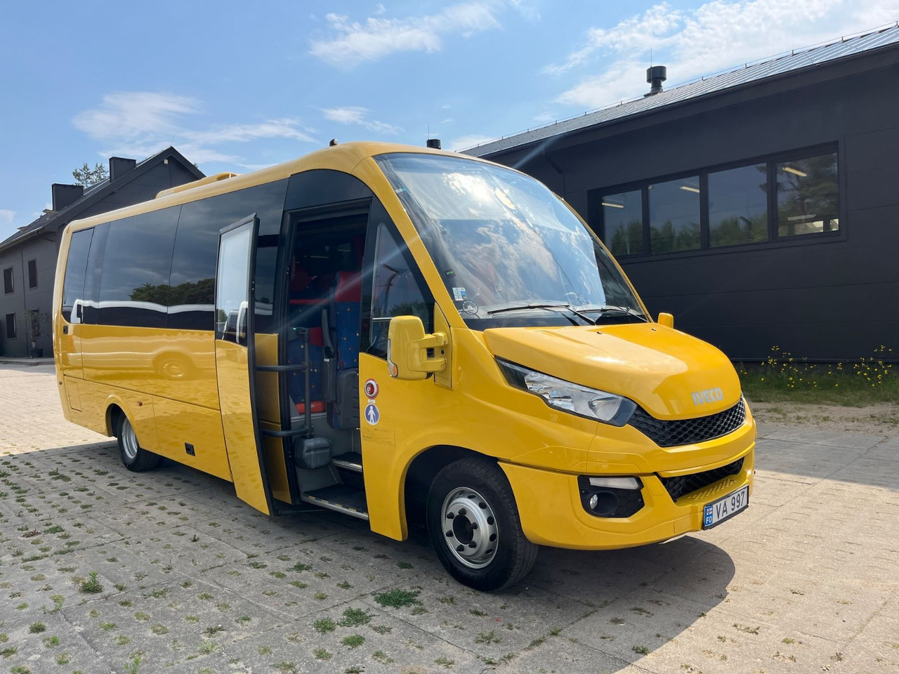Iveco Rosero First / 24+1+1 / Telma/ EURO6 - مركبة كوتش: صورة 1 Iveco Rosero First / 24+1+1 / Telma/ EURO6 - مركبة كوتش: صورة 1