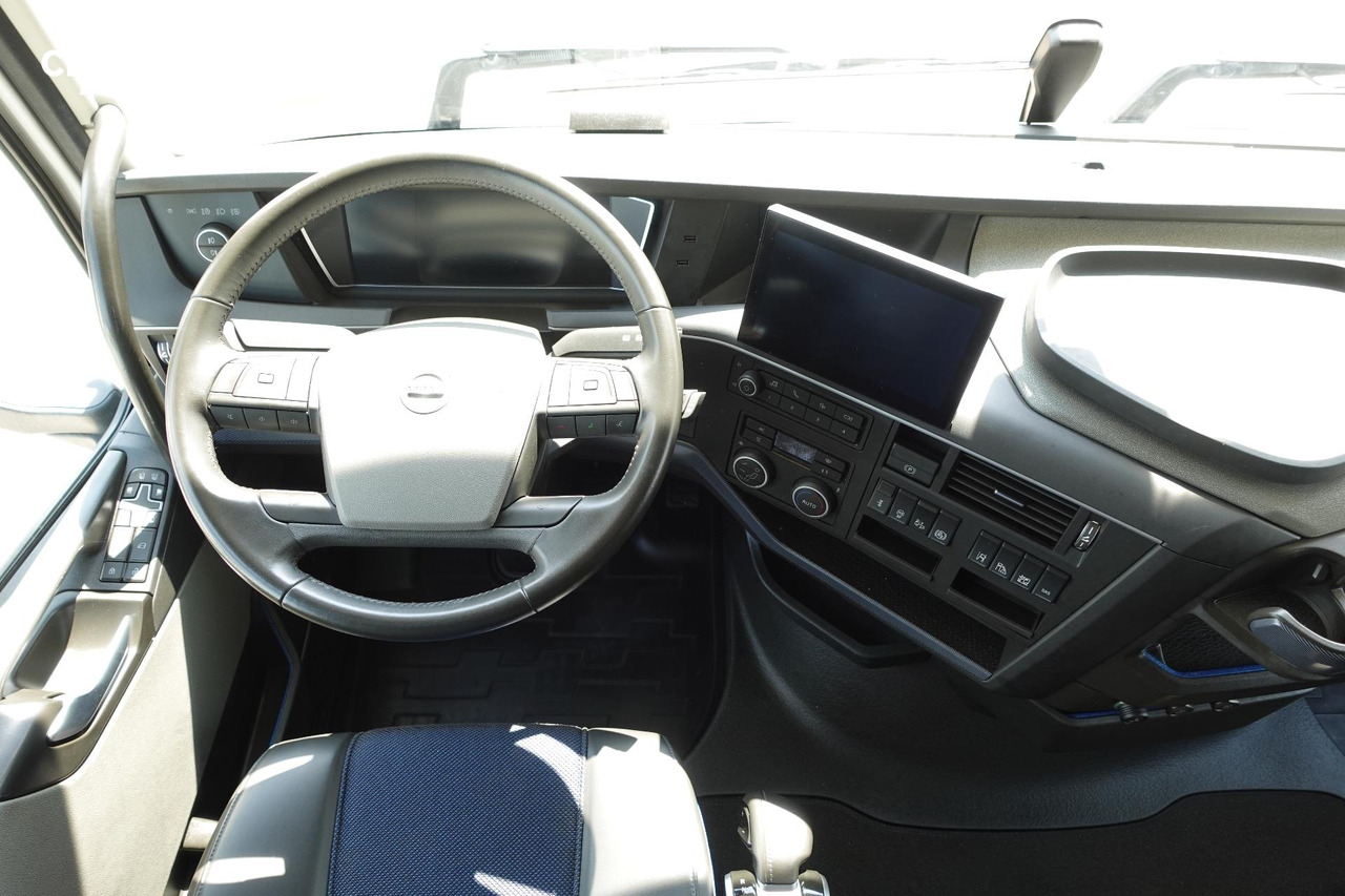 Interior photo 1: وحدة جر Volvo FH 500 Globetrotter XL