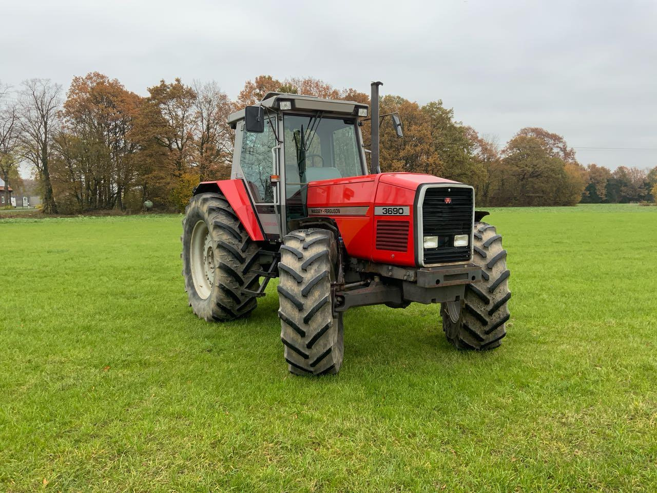 Massey Ferguson MF 3690 - جرار: صورة 1 Massey Ferguson MF 3690 - جرار: صورة 1