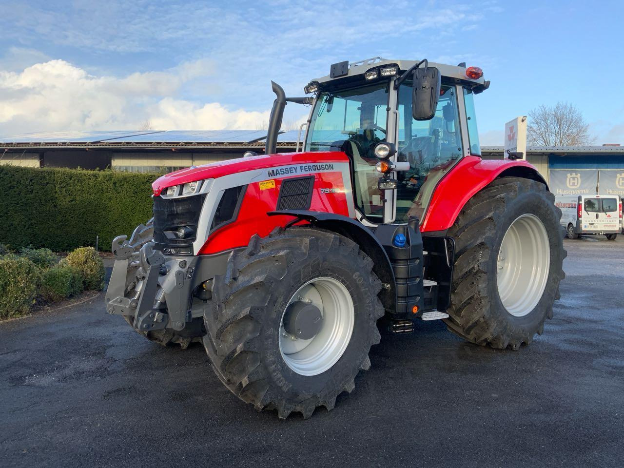 Massey Ferguson MF 7S.180 DYNA-VT - جرار: صورة 1 Massey Ferguson MF 7S.180 DYNA-VT - جرار: صورة 1