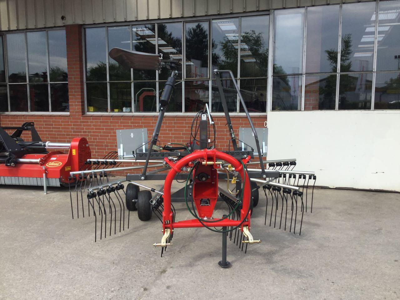 Massey Ferguson RK 451 DN - آلة تيبيس العشب/ آلة جمع العشب: صورة 2 Massey Ferguson RK 451 DN - آلة تيبيس العشب/ آلة جمع العشب: صورة 2