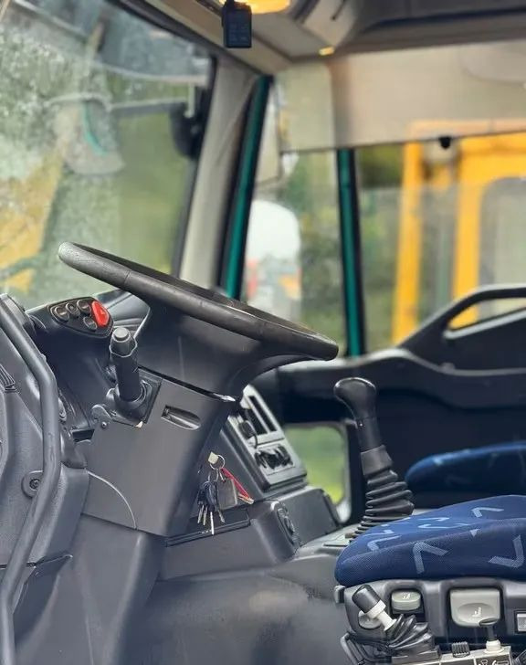 Iveco TRAKKER 450 6x4 WYWROTKA MELLER | EURO 5 | MANUAL | KLIMA | RETARDER | PRZEBIEG 364 000km ! - شاحنة قلاب: صورة 5 Iveco TRAKKER 450 6x4 WYWROTKA MELLER | EURO 5 | MANUAL | KLIMA | RETARDER | PRZEBIEG 364 000km ! - شاحنة قلاب: صورة 5