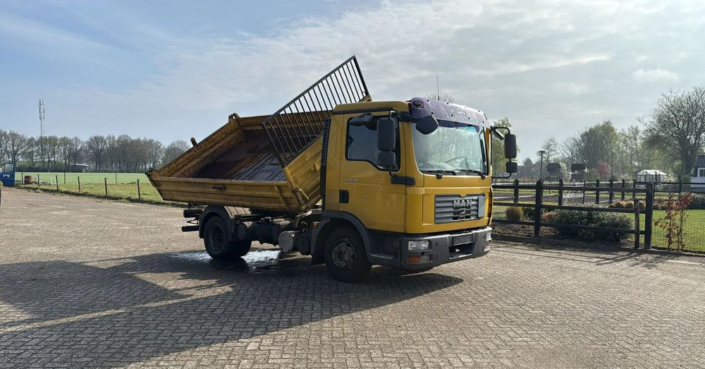 MAN TGL 8.210 * 2007 * 3-stronny KIPER * NOWE OPONY * MANUAL * RESOR * 3 MIEJSCA - شاحنة قلاب: صورة 1 MAN TGL 8.210 * 2007 * 3-stronny KIPER * NOWE OPONY * MANUAL * RESOR * 3 MIEJSCA - شاحنة قلاب: صورة 1