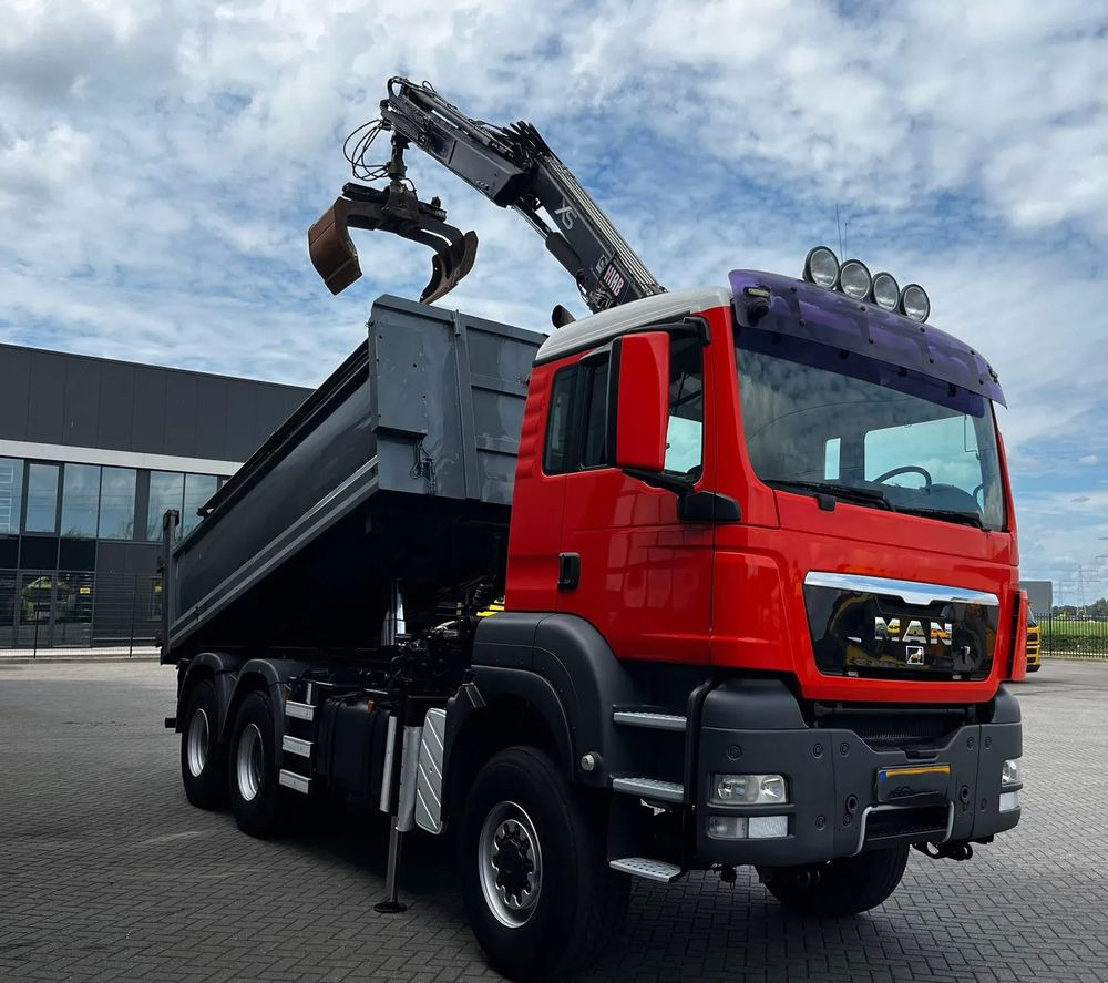 MAN TGS 26.360 /6x6 /Euro 5 /WYWROTKA TRÓJSTRONNA + ŻURAW - شاحنة قلاب: صورة 1 MAN TGS 26.360 /6x6 /Euro 5 /WYWROTKA TRÓJSTRONNA + ŻURAW - شاحنة قلاب: صورة 1