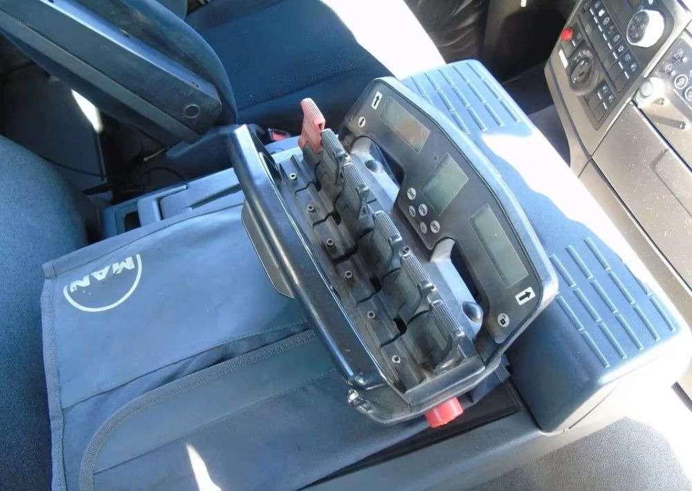 شاحنة قلاب, شاحنة كرين MAN TGS 26.400 6x6 – Wywrotka 3-stronna Meiller + Żuraw HIAB 166 E3 HIPRO – 429.222 km – Euro 4: صورة 11 شاحنة قلاب, شاحنة كرين MAN TGS 26.400 6x6 – Wywrotka 3-stronna Meiller + Żuraw HIAB 166 E3 HIPRO – 429.222 km – Euro 4: صورة 11