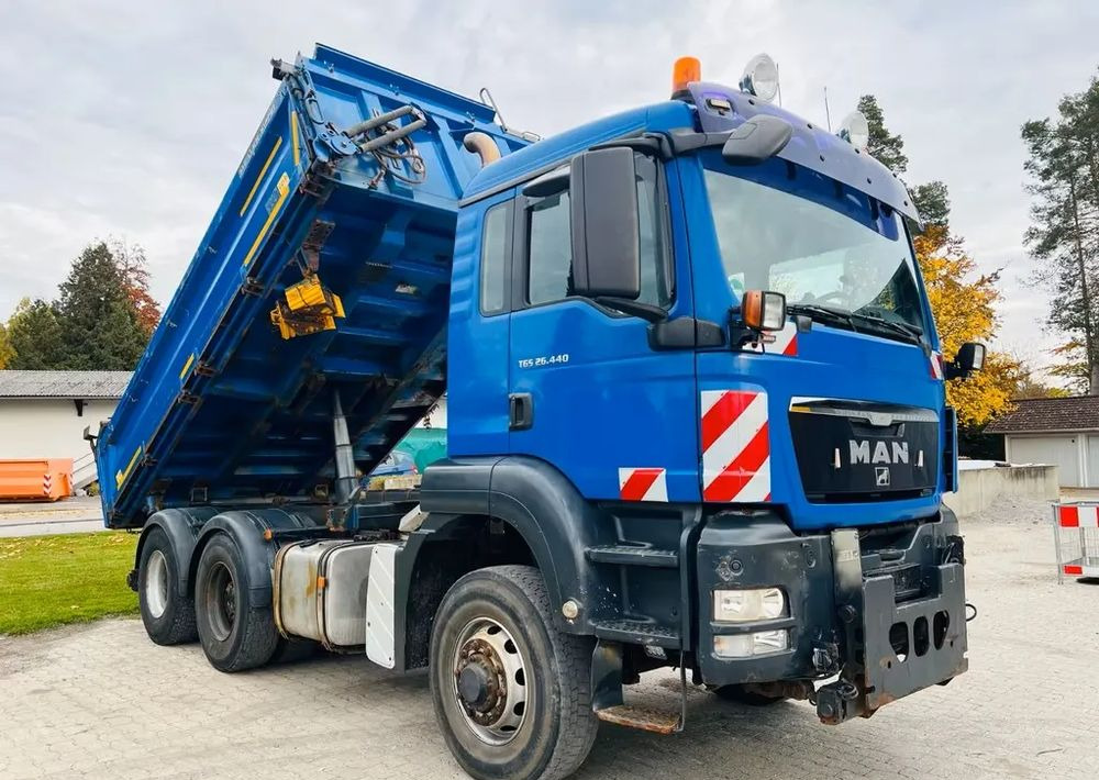 MAN TGS 26.440 6x6 Hydrodrive – Meiller 3-stronny wywrotka / Manual / Retarder / Tempomat / Euro 5 - شاحنة قلاب: صورة 4 MAN TGS 26.440 6x6 Hydrodrive – Meiller 3-stronny wywrotka / Manual / Retarder / Tempomat / Euro 5 - شاحنة قلاب: صورة 4