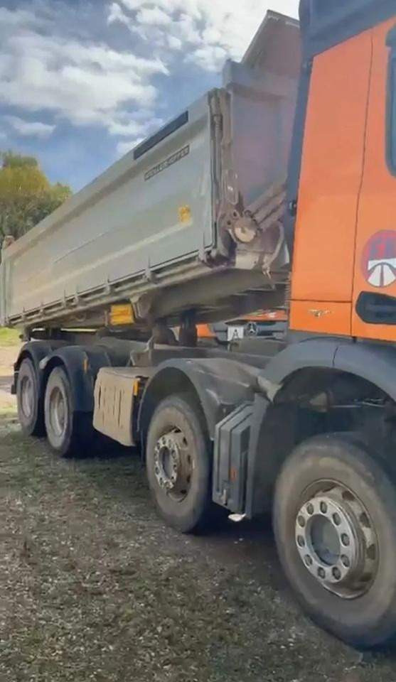 Mercedes-Benz AROCS 4143 8x4 | BORTMATIC - wywrotka trójstronna  | Retarder |Zawieszenie na resorach | - شاحنة قلاب: صورة 2 Mercedes-Benz AROCS 4143 8x4 | BORTMATIC - wywrotka trójstronna  | Retarder |Zawieszenie na resorach | - شاحنة قلاب: صورة 2