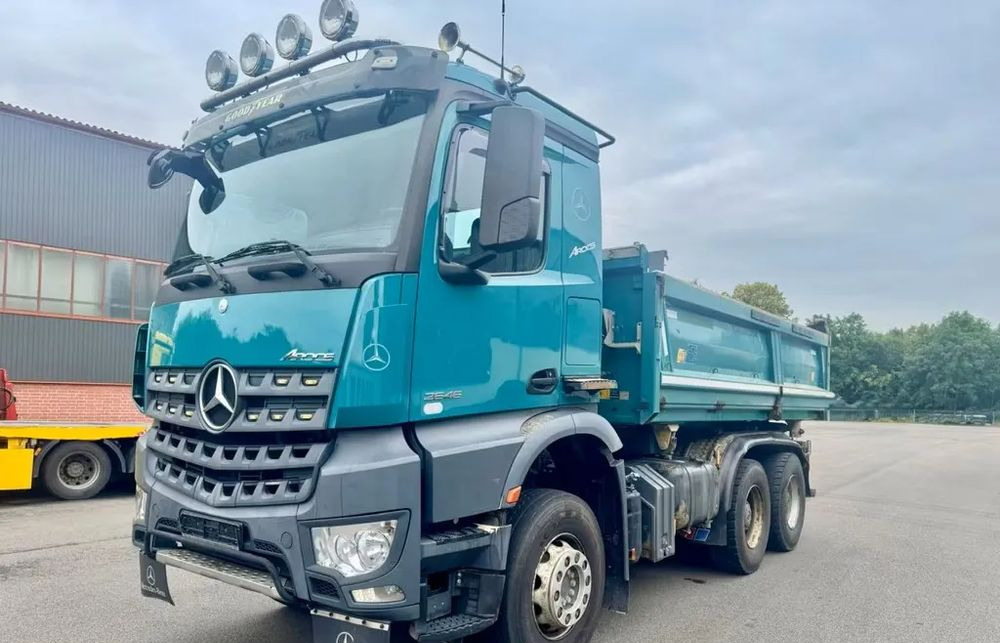 Mercedes-Benz Arocs 2646 6x4 – Wywrotka trójstronna Meiller / Bordmatik / Euro6 - شاحنة قلاب: صورة 1 Mercedes-Benz Arocs 2646 6x4 – Wywrotka trójstronna Meiller / Bordmatik / Euro6 - شاحنة قلاب: صورة 1