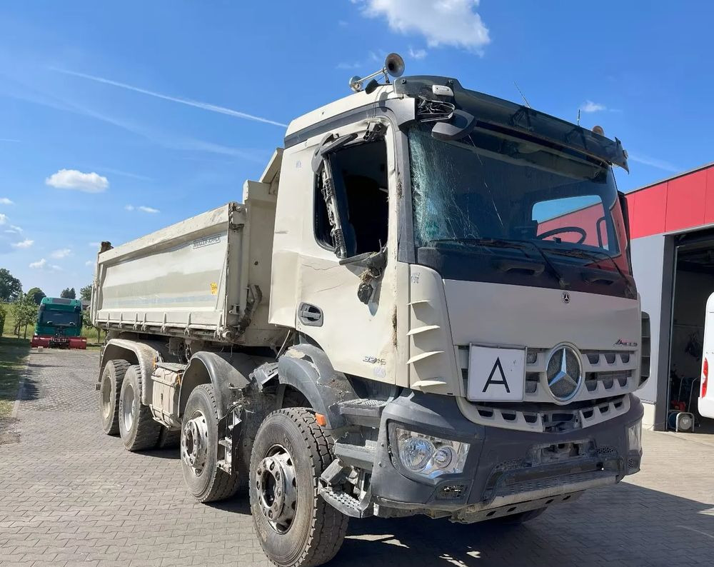 Mercedes-Benz Arocs 3246 / 8x4 / Trójstronna Wywrotka / Bordmatic / Euro 6 / Uszkodzony - شاحنة قلاب: صورة 2 Mercedes-Benz Arocs 3246 / 8x4 / Trójstronna Wywrotka / Bordmatic / Euro 6 / Uszkodzony - شاحنة قلاب: صورة 2