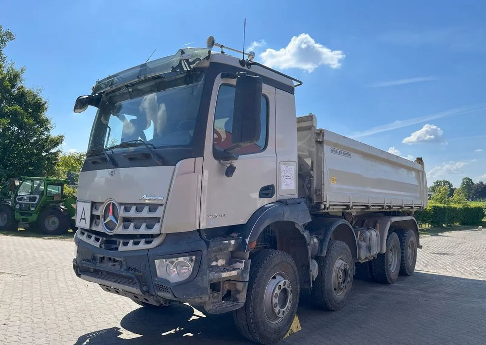 Mercedes-Benz Arocs 3246 / 8x4 / Trójstronna Wywrotka / Bordmatic / Euro 6 / Uszkodzony - شاحنة قلاب: صورة 1 Mercedes-Benz Arocs 3246 / 8x4 / Trójstronna Wywrotka / Bordmatic / Euro 6 / Uszkodzony - شاحنة قلاب: صورة 1