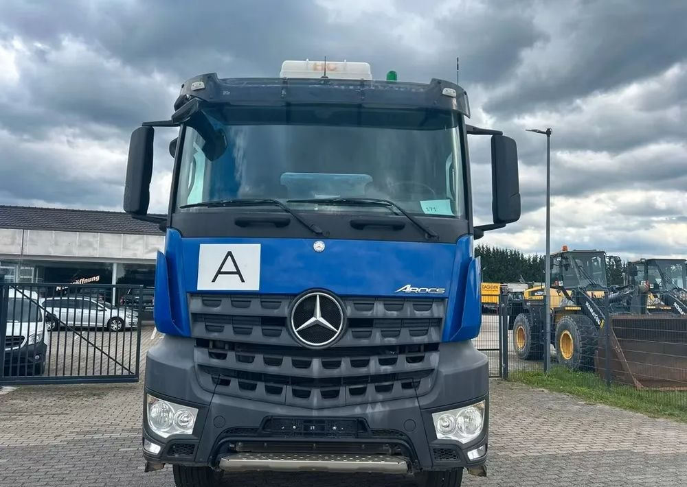 Mercedes-Benz Arocs 4142 | Wywrotka Schmitz | 8x4 | Euro 6 | Klima | Retarder | 242 598 km - شاحنة قلاب: صورة 5 Mercedes-Benz Arocs 4142 | Wywrotka Schmitz | 8x4 | Euro 6 | Klima | Retarder | 242 598 km - شاحنة قلاب: صورة 5