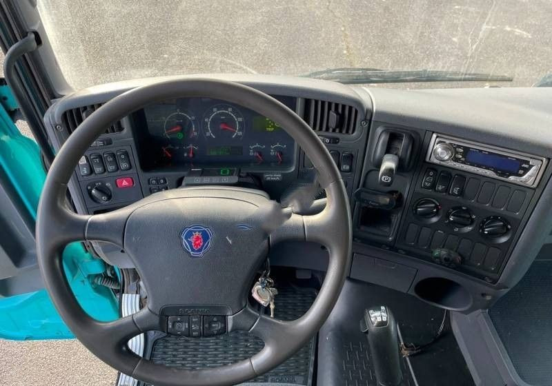 Scania R380 / 6x2 / Pezzaioli / 2-poziomowa zabudowa do przewozu zwierząt / Euro 3 / oś podnoszona / podnoszony dach - شاحنة نقل المواشي: صورة 5 Scania R380 / 6x2 / Pezzaioli / 2-poziomowa zabudowa do przewozu zwierząt / Euro 3 / oś podnoszona / podnoszony dach - شاحنة نقل المواشي: صورة 5