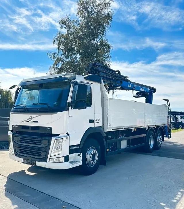 Volvo FM420 6x2 z zabudową budowlaną  / oś podnoszona i skrętna / HDS Atlas / Euro 6 / 238 000 km - شاحنات مسطحة, شاحنة كرين: صورة 1 Volvo FM420 6x2 z zabudową budowlaną  / oś podnoszona i skrętna / HDS Atlas / Euro 6 / 238 000 km - شاحنات مسطحة, شاحنة كرين: صورة 1