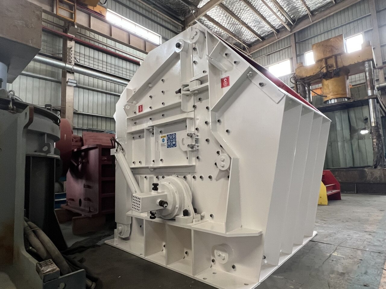 Kinglink 250TPH Hydraulic Limestone Tertiary Impact Crusher KPF1416 - كسارة التصادمية: صورة 2 Kinglink 250TPH Hydraulic Limestone Tertiary Impact Crusher KPF1416 - كسارة التصادمية: صورة 2