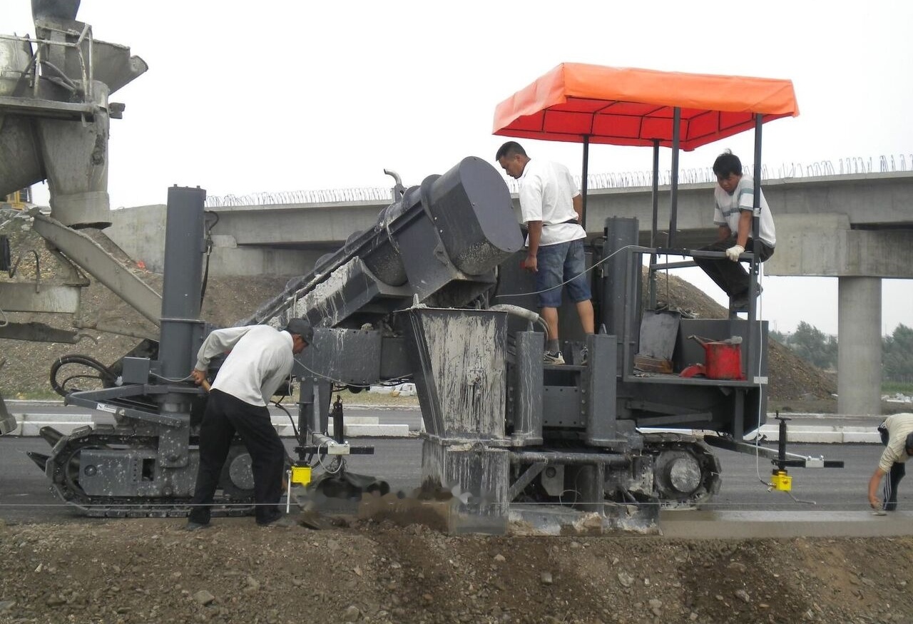 Kinglink MC5000 Concrete slipform paver for road ditch and gutter - آلة رصف الخرسانة: صورة 5 Kinglink MC5000 Concrete slipform paver for road ditch and gutter - آلة رصف الخرسانة: صورة 5