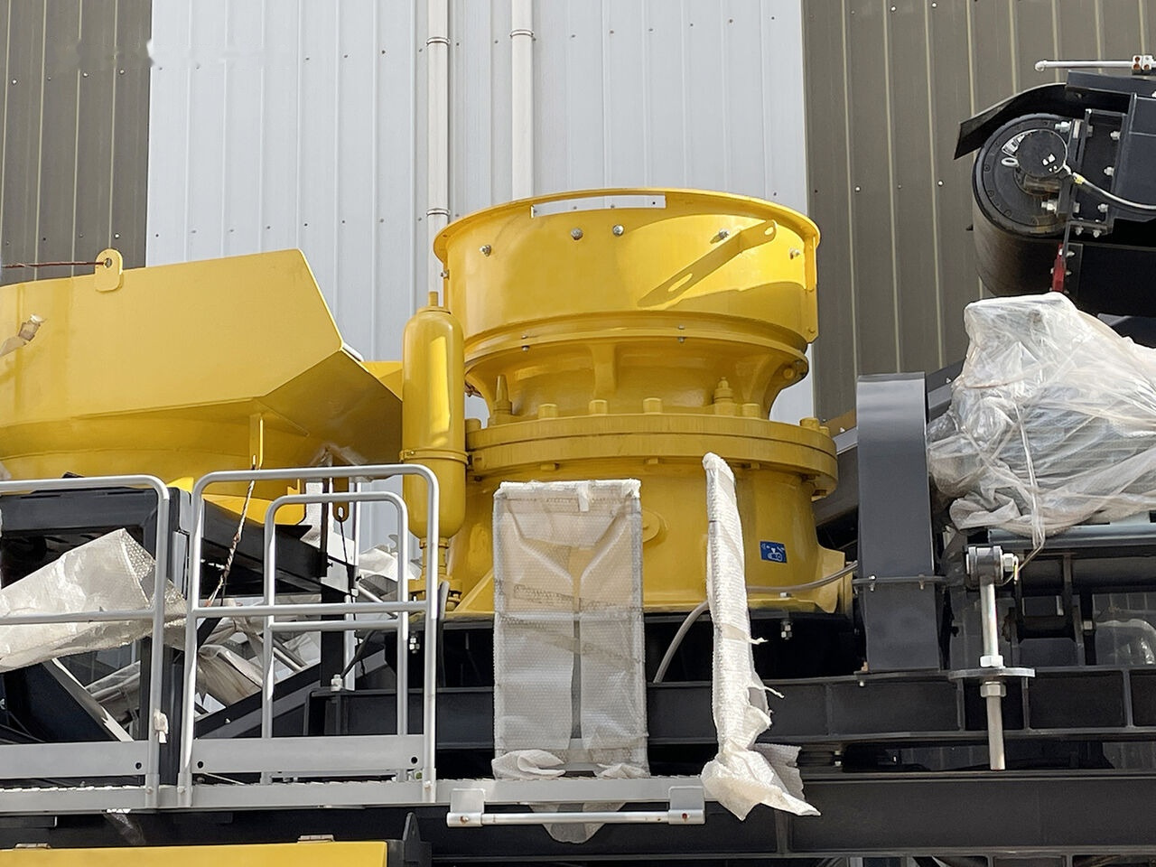 Kinglink Modular Skid Mounted CH430 Cone Crusher Plant - كسارة مخرو: صورة 2 Kinglink Modular Skid Mounted CH430 Cone Crusher Plant - كسارة مخرو: صورة 2