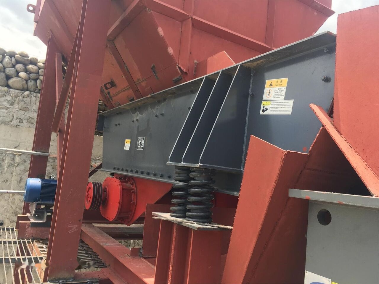 Kinglink ZSW380X96 RiverStone Aggregate vibrating grizzly feeder - آلة التعدين: صورة 3 Kinglink ZSW380X96 RiverStone Aggregate vibrating grizzly feeder - آلة التعدين: صورة 3