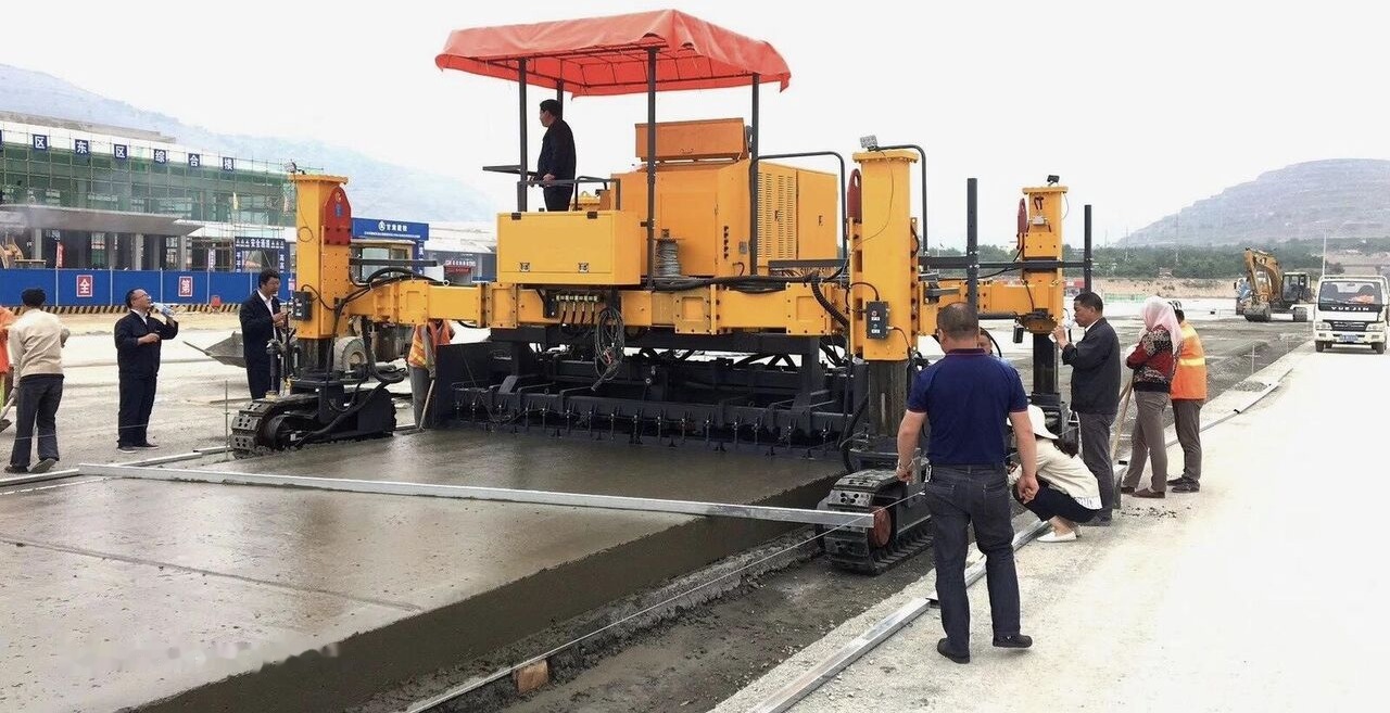 Wirtgen SP500 Concrete Slipform Paver - آلة رصف الخرسانة: صورة 4 Wirtgen SP500 Concrete Slipform Paver - آلة رصف الخرسانة: صورة 4