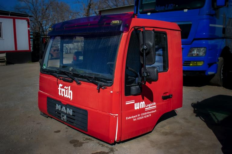 MAN L2000 - كابينة - شاحنة: صورة 1 MAN L2000 - كابينة - شاحنة: صورة 1