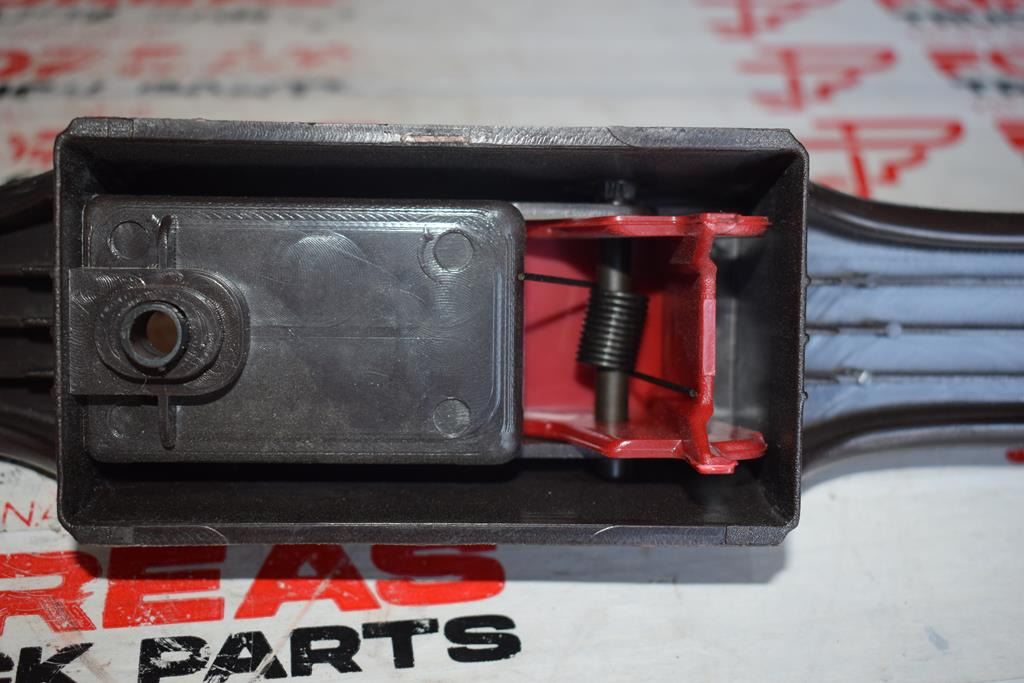 MERCEDES-BENZ 814 INTERNAL DOOR HANDLE - BROWN - باب و قطع الغيار - شاحنة: صورة 3 MERCEDES-BENZ 814 INTERNAL DOOR HANDLE - BROWN - باب و قطع الغيار - شاحنة: صورة 3