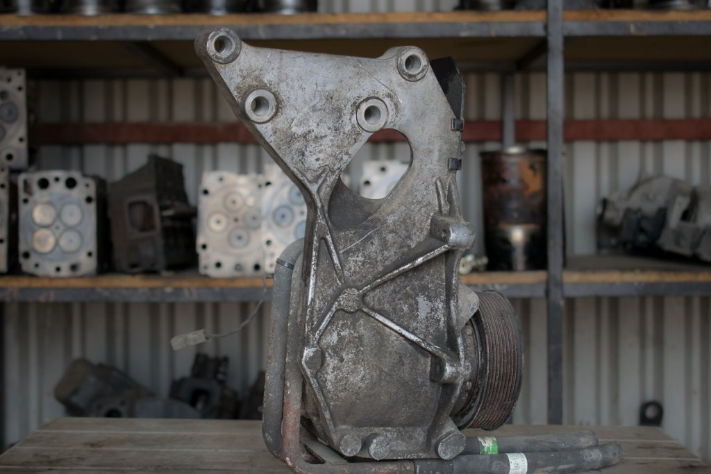 MERCEDES-BENZ ACTROS AIR-CONDITION COMPRESSOR BASE - جزء تكييف الهواء - شاحنة: صورة 1 MERCEDES-BENZ ACTROS AIR-CONDITION COMPRESSOR BASE - جزء تكييف الهواء - شاحنة: صورة 1
