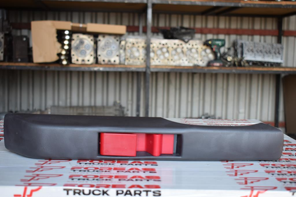 MERCEDES-BENZ LEFT INTERNAL DOOR HANDLE - DRIVER - باب و قطع الغيار - شاحنة: صورة 1 MERCEDES-BENZ LEFT INTERNAL DOOR HANDLE - DRIVER - باب و قطع الغيار - شاحنة: صورة 1