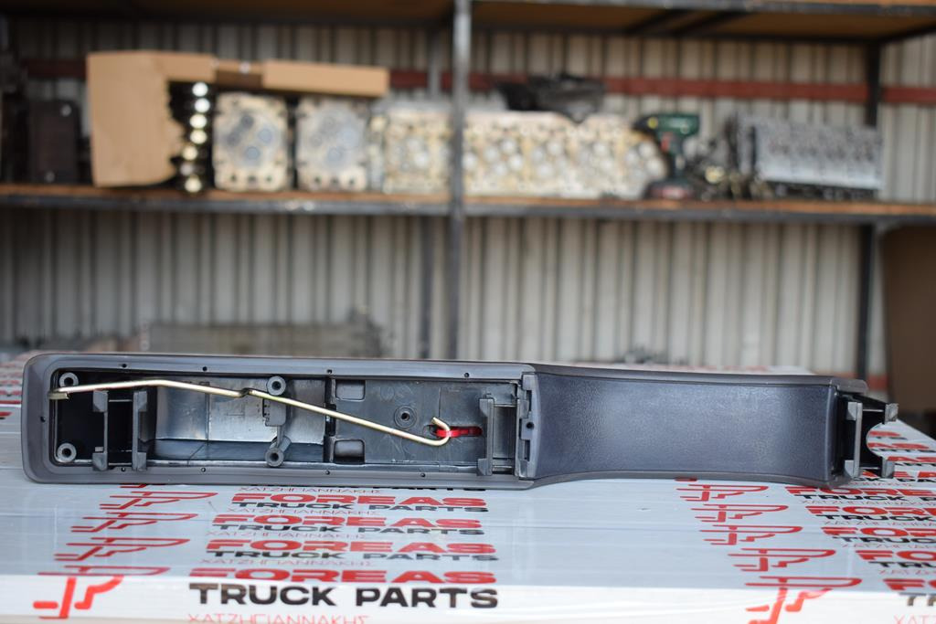 MERCEDES-BENZ LEFT INTERNAL DOOR HANDLE - DRIVER - باب و قطع الغيار - شاحنة: صورة 2 MERCEDES-BENZ LEFT INTERNAL DOOR HANDLE - DRIVER - باب و قطع الغيار - شاحنة: صورة 2