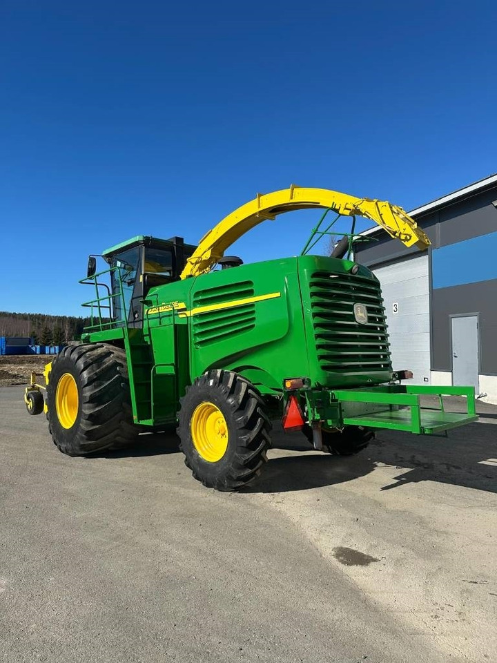 John Deere 7200 - حصادة الأعلاف: صورة 3 John Deere 7200 - حصادة الأعلاف: صورة 3