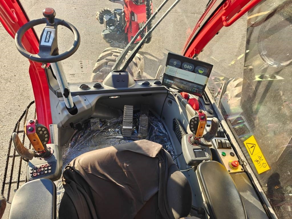 حصادة الأخشاب Komatsu 901 XC: صورة 20