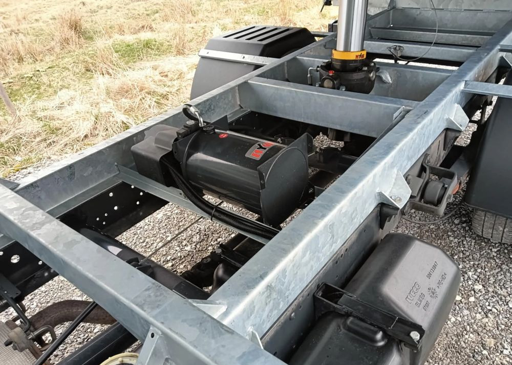 Iveco 35C13,35C12, 35C14, 35C15 - قلاب صغير: صورة 3 Iveco 35C13,35C12, 35C14, 35C15 - قلاب صغير: صورة 3