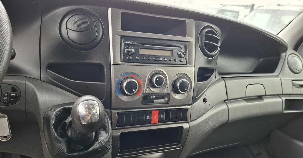 Iveco 35C13, 35C12, 35C14, 35C15 - قلاب صغير: صورة 3 Iveco 35C13, 35C12, 35C14, 35C15 - قلاب صغير: صورة 3