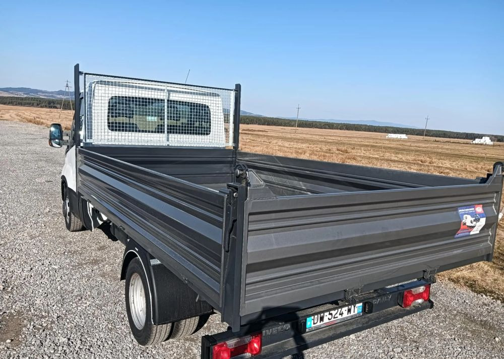 Iveco 35C15, 35C14, 35C13, 35C12 - قلاب صغير: صورة 2 Iveco 35C15, 35C14, 35C13, 35C12 - قلاب صغير: صورة 2