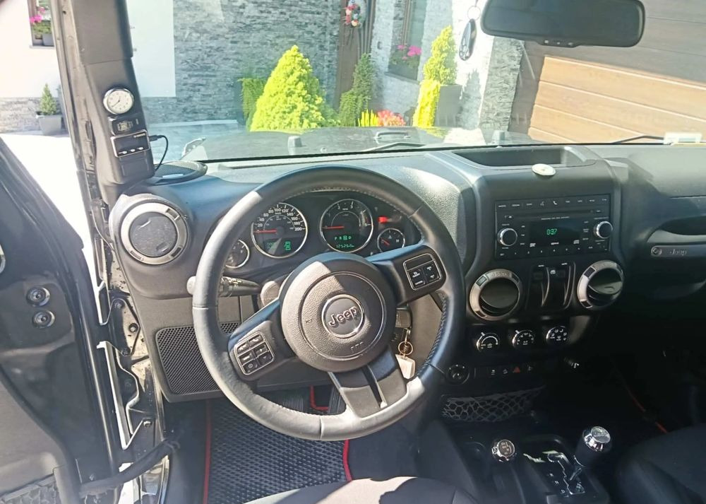 Jeep Wrangler 2.8 CRD Sport - كابريوليه: صورة 3 Jeep Wrangler 2.8 CRD Sport - كابريوليه: صورة 3