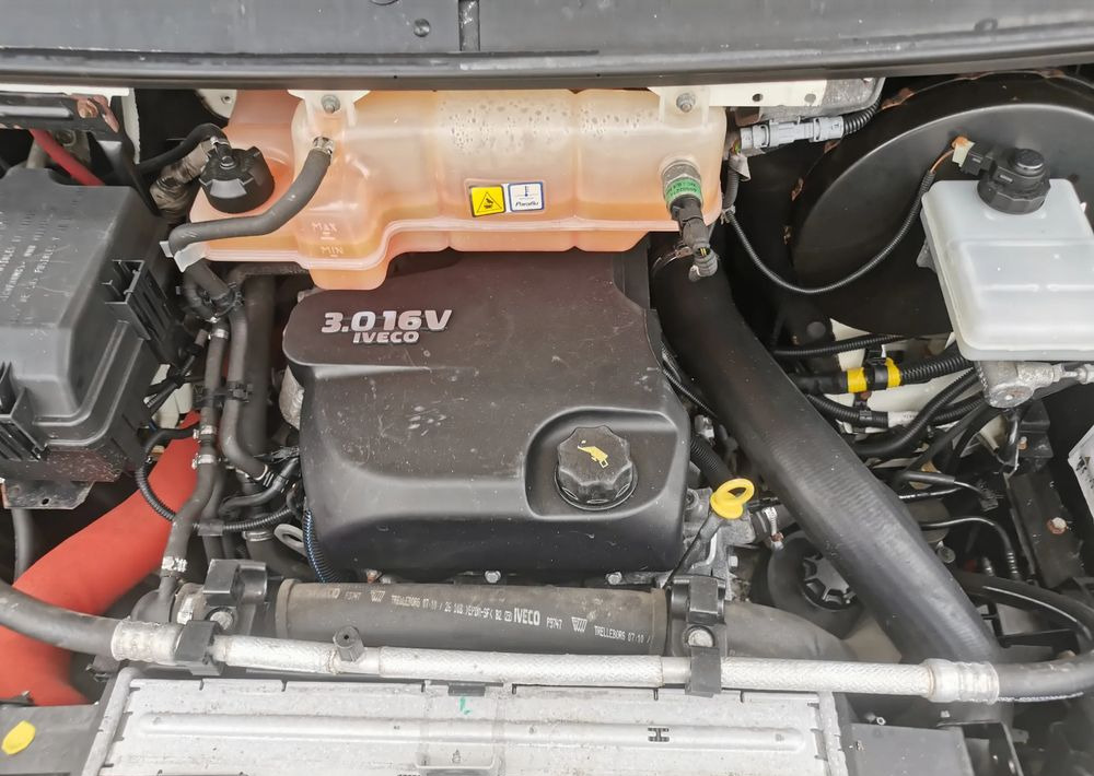 Iveco 3.0-150KM Daily 35C15 Kontener winda Dhollandia 750kg długi 35-150 Klimatyzacja długi rozstaw Iveco 3.0-150KM Daily 35C15 Kontener winda Dhollandia 750kg długi 35-150 Klimatyzacja długi rozstaw: صورة 16