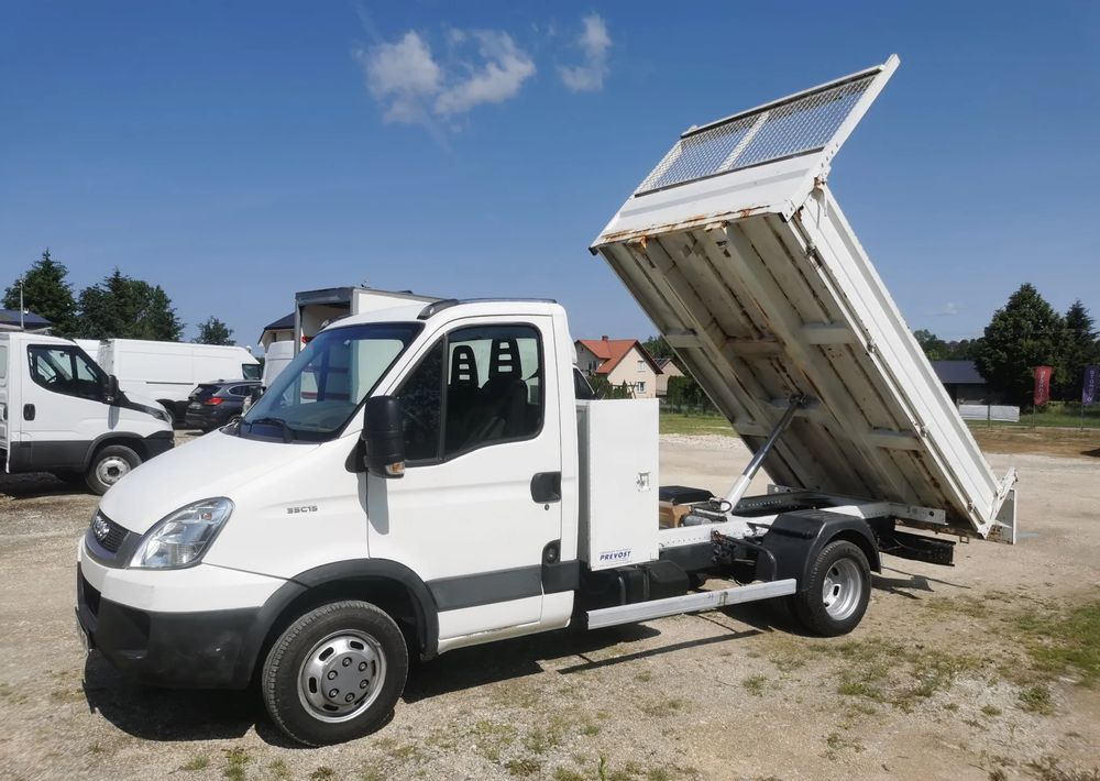 Iveco Daily 35C15 Kiper 3.0 - 150KM wywrotka Hak Bliźniak blokada mostu Klima - قلاب صغير: صورة 1 Iveco Daily 35C15 Kiper 3.0 - 150KM wywrotka Hak Bliźniak blokada mostu Klima - قلاب صغير: صورة 1