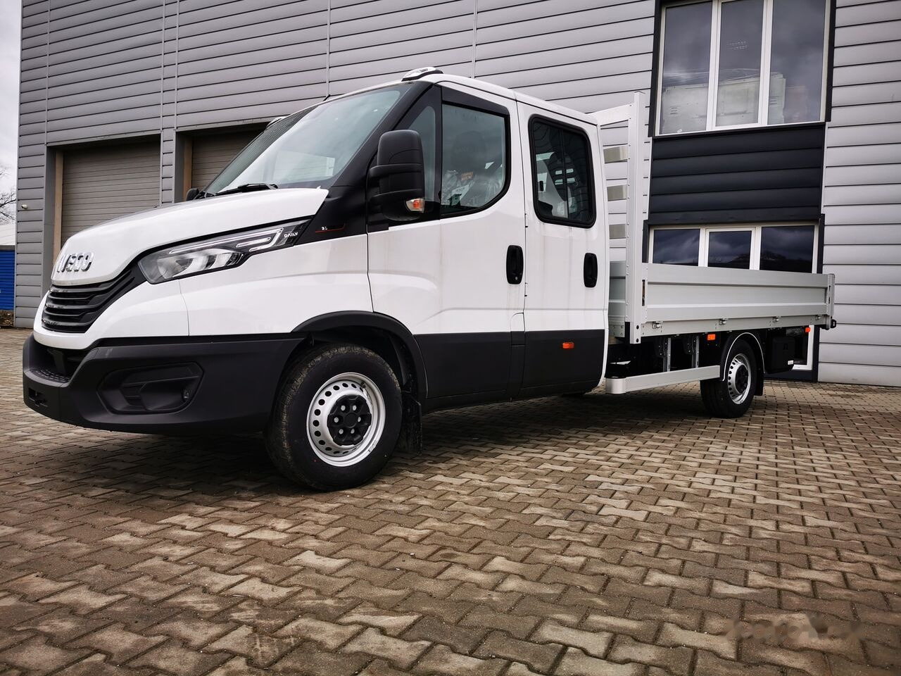 IVECO Daily 180KM r. oś 4100 - شاحنة مفتوحة: صورة 4 IVECO Daily 180KM r. oś 4100 - شاحنة مفتوحة: صورة 4