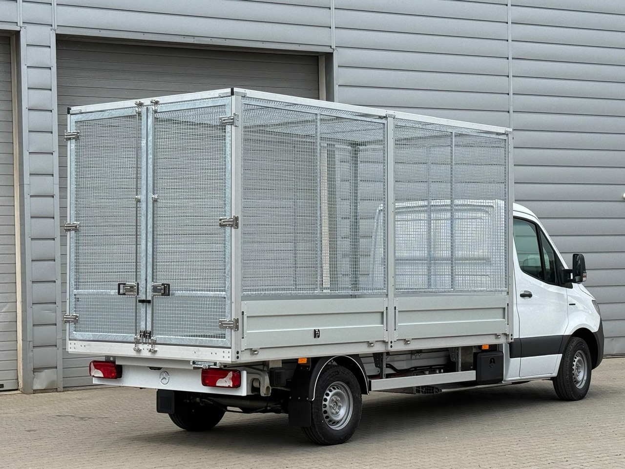 Mercedes eSprinter - شاحنة مفتوحة, فان كهربائية: صورة 2 Mercedes eSprinter - شاحنة مفتوحة, فان كهربائية: صورة 2