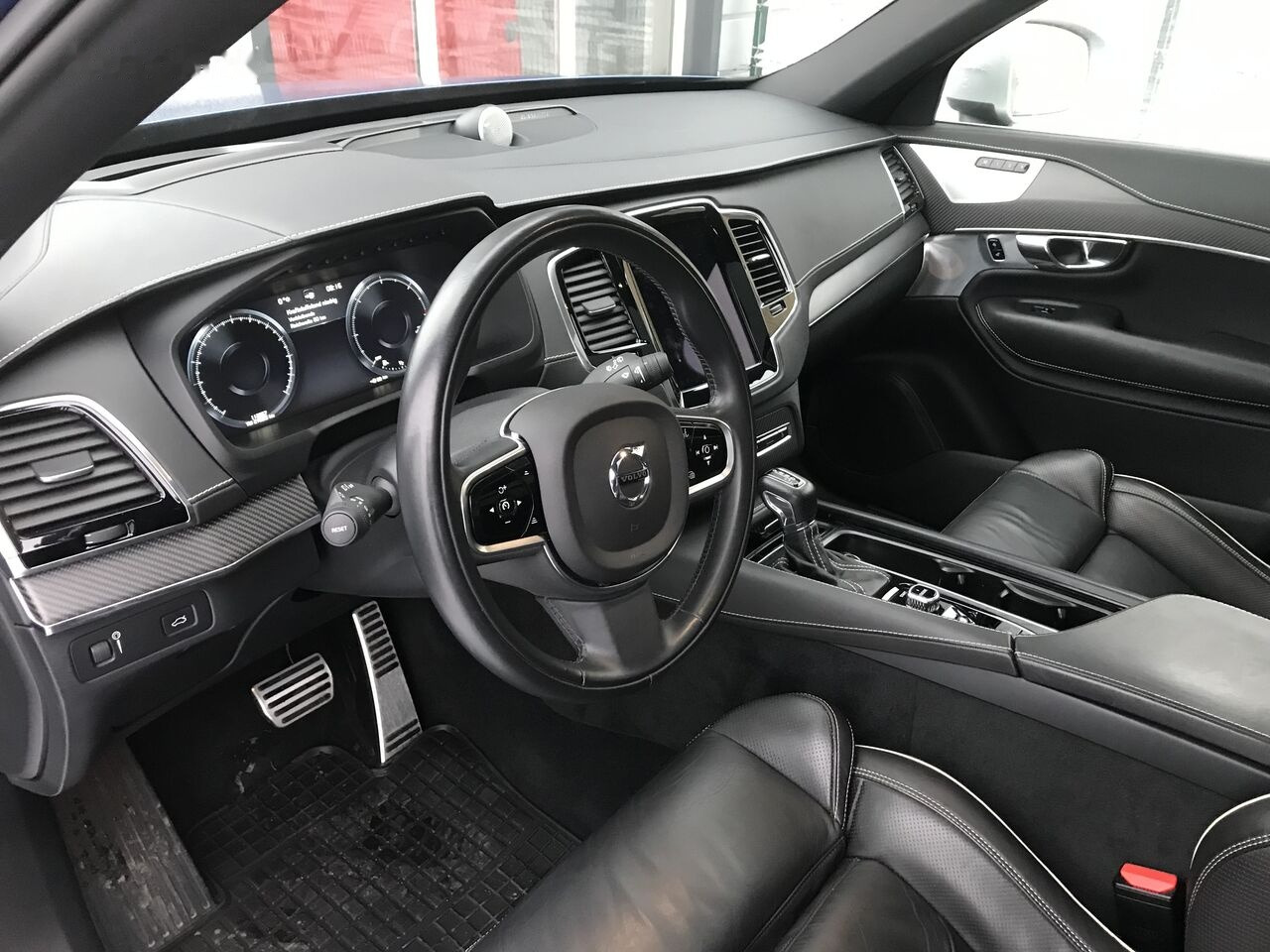 Volvo XC90 - سيارة دفع رباعي: صورة 3 Volvo XC90 - سيارة دفع رباعي: صورة 3