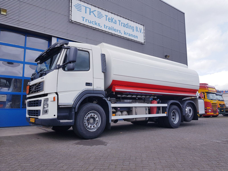 Volvo FM 9.340 Fuel 21.400 Liter 3 Comp Euro 3 - شاحنة صهريج: صورة 1 Volvo FM 9.340 Fuel 21.400 Liter 3 Comp Euro 3 - شاحنة صهريج: صورة 1