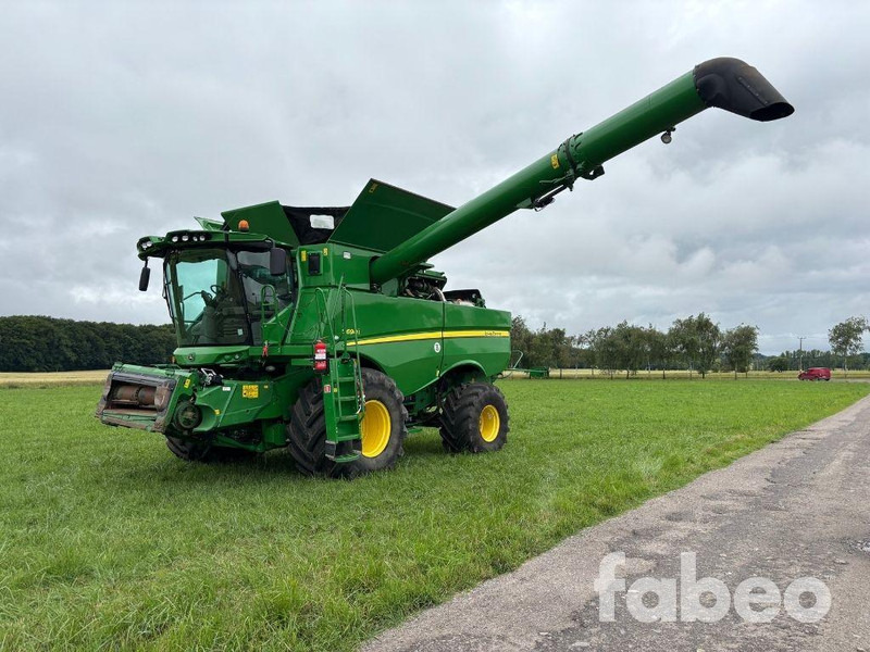 John Deere S690i - حصادة موحَّدة: صورة 2 John Deere S690i - حصادة موحَّدة: صورة 2