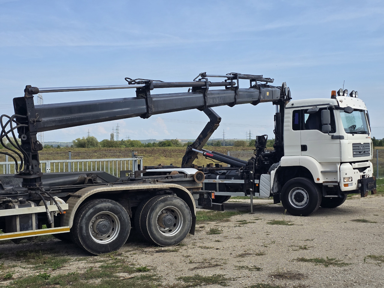 MAN TGA 26.440 6X6 / HOOK SYSTEM / HIAB 166D REMOTE SPECIAL PRICE ONLY THIS YEAR - شاحنة ذات خطاف, شاحنة كرين: صورة 4 MAN TGA 26.440 6X6 / HOOK SYSTEM / HIAB 166D REMOTE SPECIAL PRICE ONLY THIS YEAR - شاحنة ذات خطاف, شاحنة كرين: صورة 4