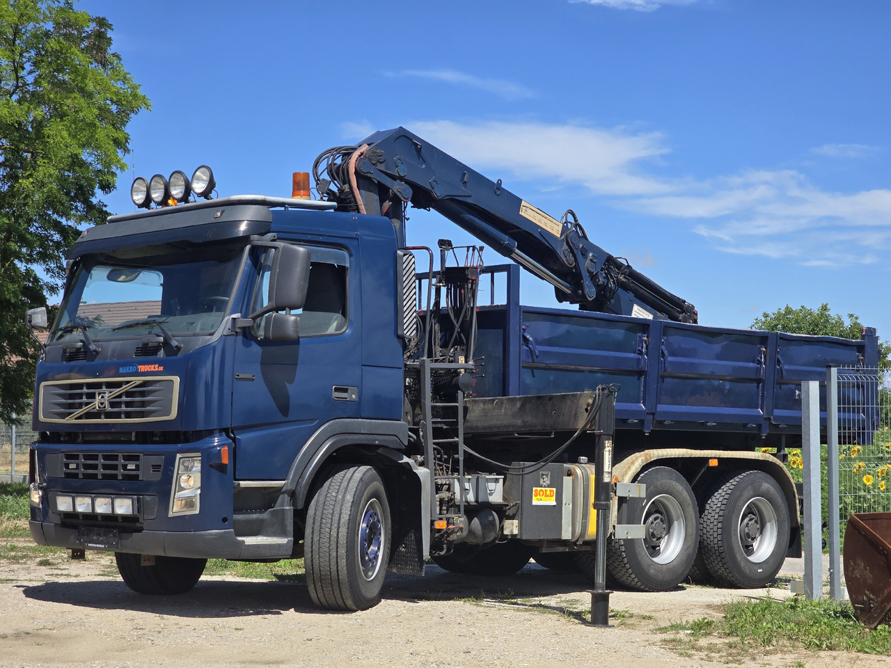 VOLVO FM 420 6X4 / KIPPER / CRANE HMF 1823 K4 - شاحنة قلاب, شاحنة كرين: صورة 2 VOLVO FM 420 6X4 / KIPPER / CRANE HMF 1823 K4 - شاحنة قلاب, شاحنة كرين: صورة 2