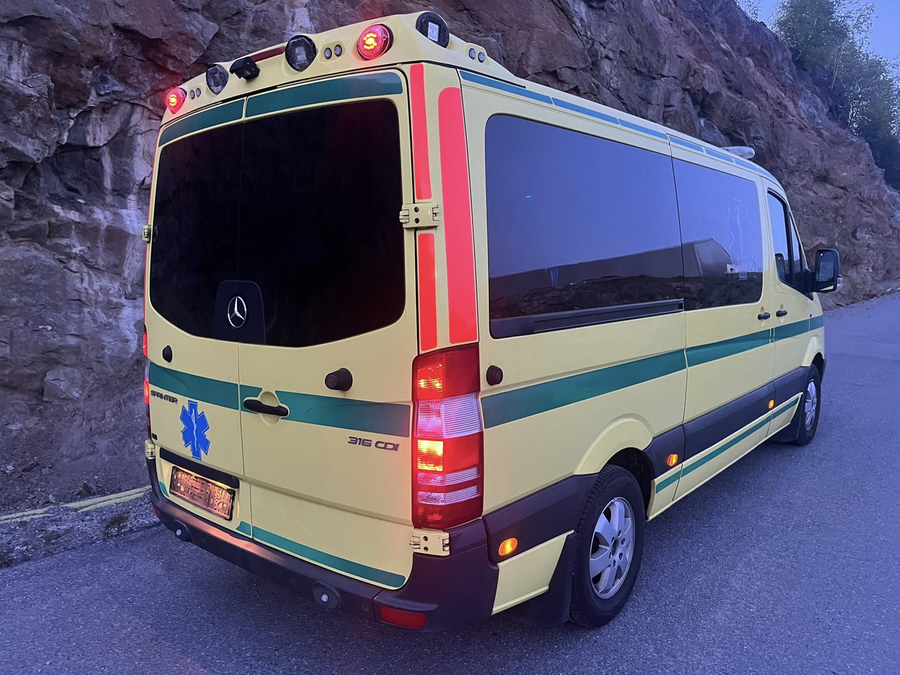 Mercedes-Benz Sprinter 316 - 2 stretcher AMBULANCE - RESERERAD !! - سيارة اسعاف: صورة 3 Mercedes-Benz Sprinter 316 - 2 stretcher AMBULANCE - RESERERAD !! - سيارة اسعاف: صورة 3