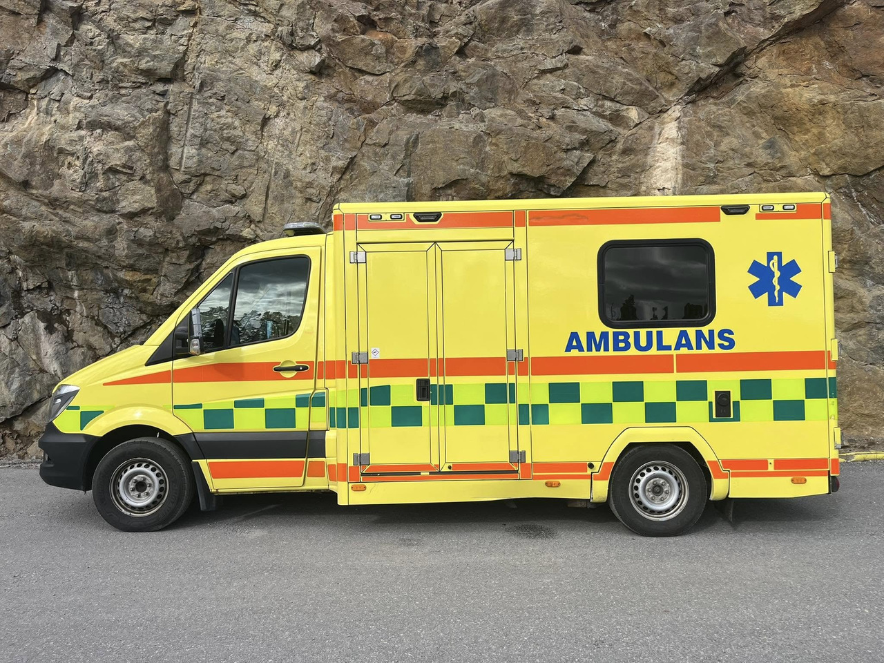 Mercedes-Benz Sprinter 319 - AMBULANCEBOX / Krankenwagen / ambulance - سيارة اسعاف: صورة 1 Mercedes-Benz Sprinter 319 - AMBULANCEBOX / Krankenwagen / ambulance - سيارة اسعاف: صورة 1