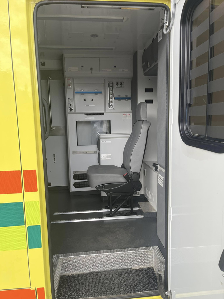 Mercedes-Benz Sprinter 319 - AMBULANCEBOX / Krankenwagen / ambulance - سيارة اسعاف: صورة 5 Mercedes-Benz Sprinter 319 - AMBULANCEBOX / Krankenwagen / ambulance - سيارة اسعاف: صورة 5