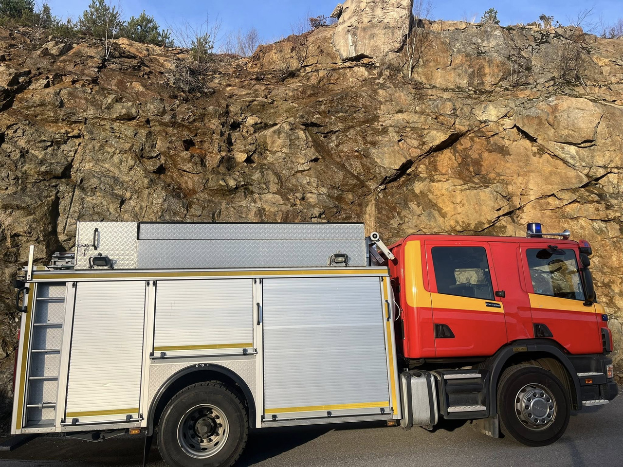 SCANIA P94GB 4x2 NZ310 - Fire engine - RESERVERAD !! - سيارة إطفاء: صورة 5 SCANIA P94GB 4x2 NZ310 - Fire engine - RESERVERAD !! - سيارة إطفاء: صورة 5