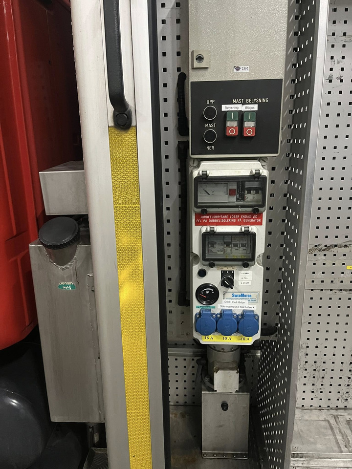 SCANIA P94GB 4x2 NZ310 - Fire engine - سيارة إطفاء: صورة 3 SCANIA P94GB 4x2 NZ310 - Fire engine - سيارة إطفاء: صورة 3