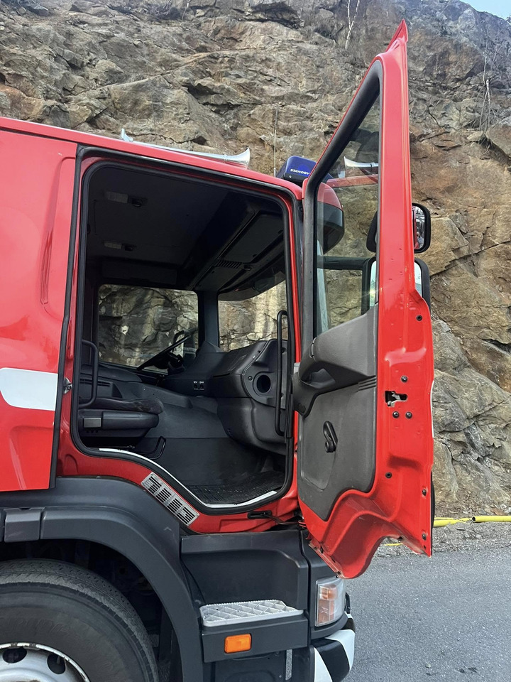 Scania P94GB 4x2 NA 310 - fire engine / brandbil / släckbil Scania P94GB 4x2 NA 310 - fire engine / brandbil / släckbil: صورة 14