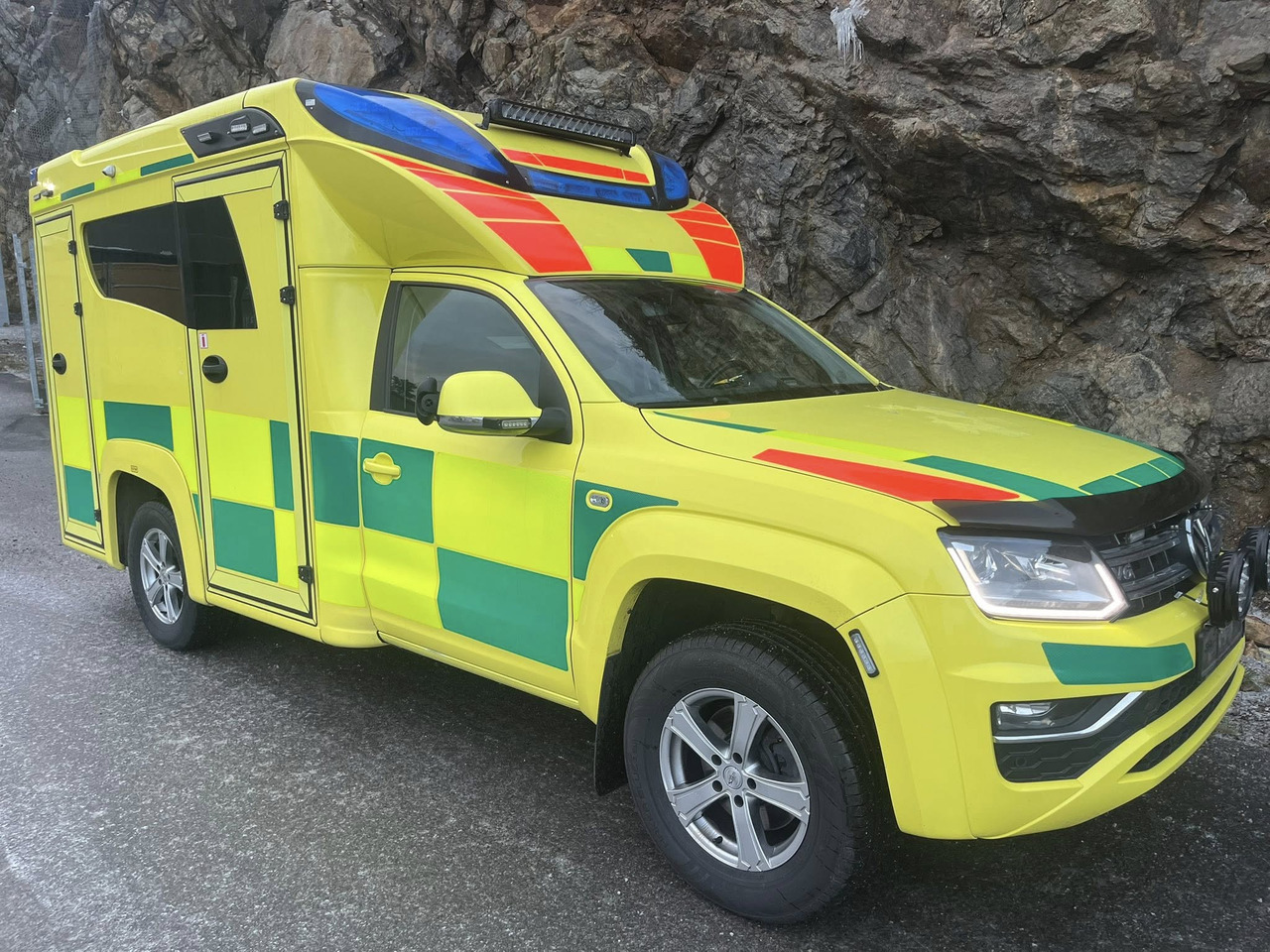 VOLKSWAGEN Amarok 4motion - AMBULANCE / ambulanse / ambulanssi - سيارة اسعاف: صورة 1 VOLKSWAGEN Amarok 4motion - AMBULANCE / ambulanse / ambulanssi - سيارة اسعاف: صورة 1