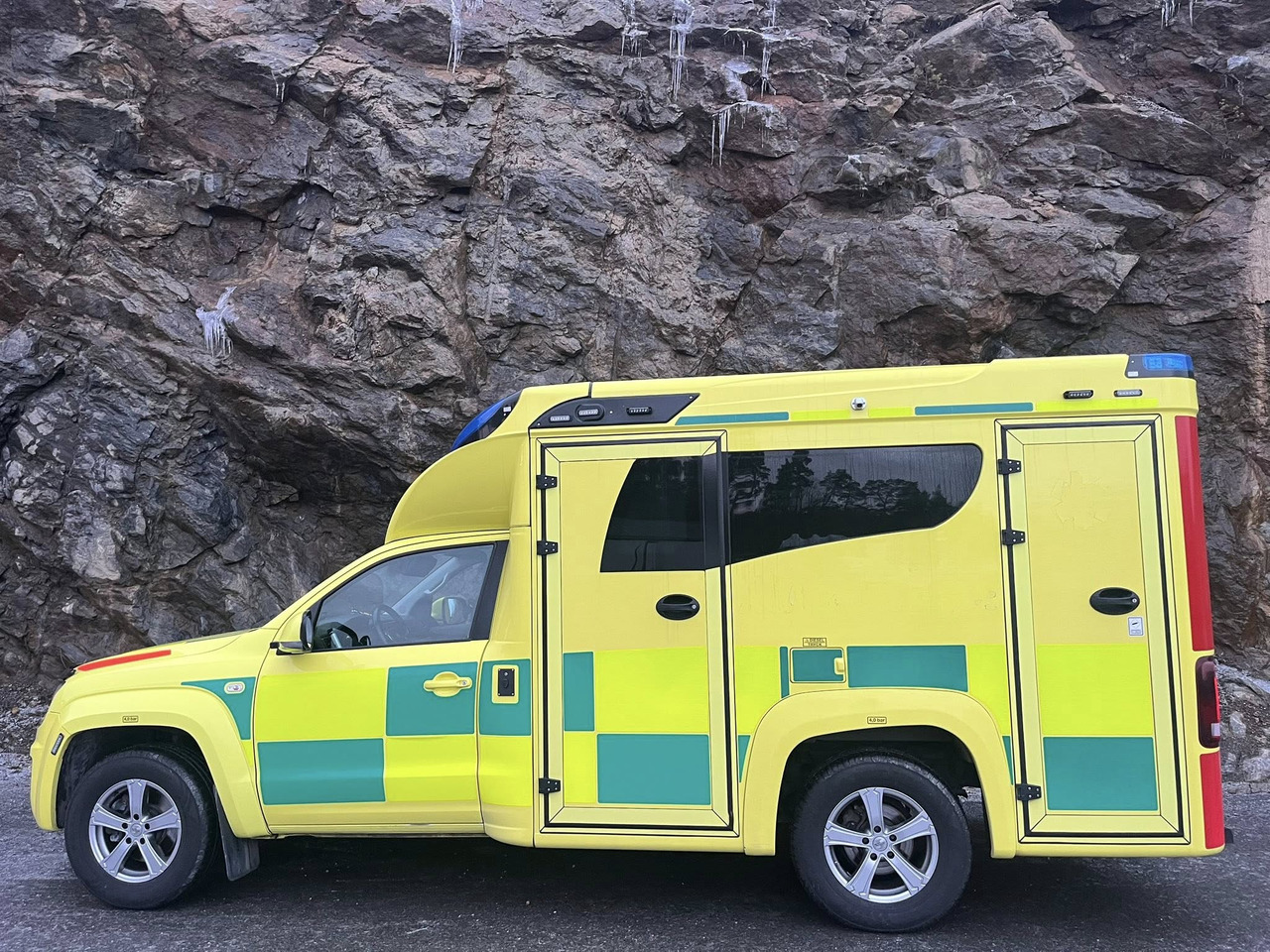 VOLKSWAGEN Amarok 4motion - AMBULANCE / ambulanse / ambulanssi - سيارة اسعاف: صورة 5 VOLKSWAGEN Amarok 4motion - AMBULANCE / ambulanse / ambulanssi - سيارة اسعاف: صورة 5